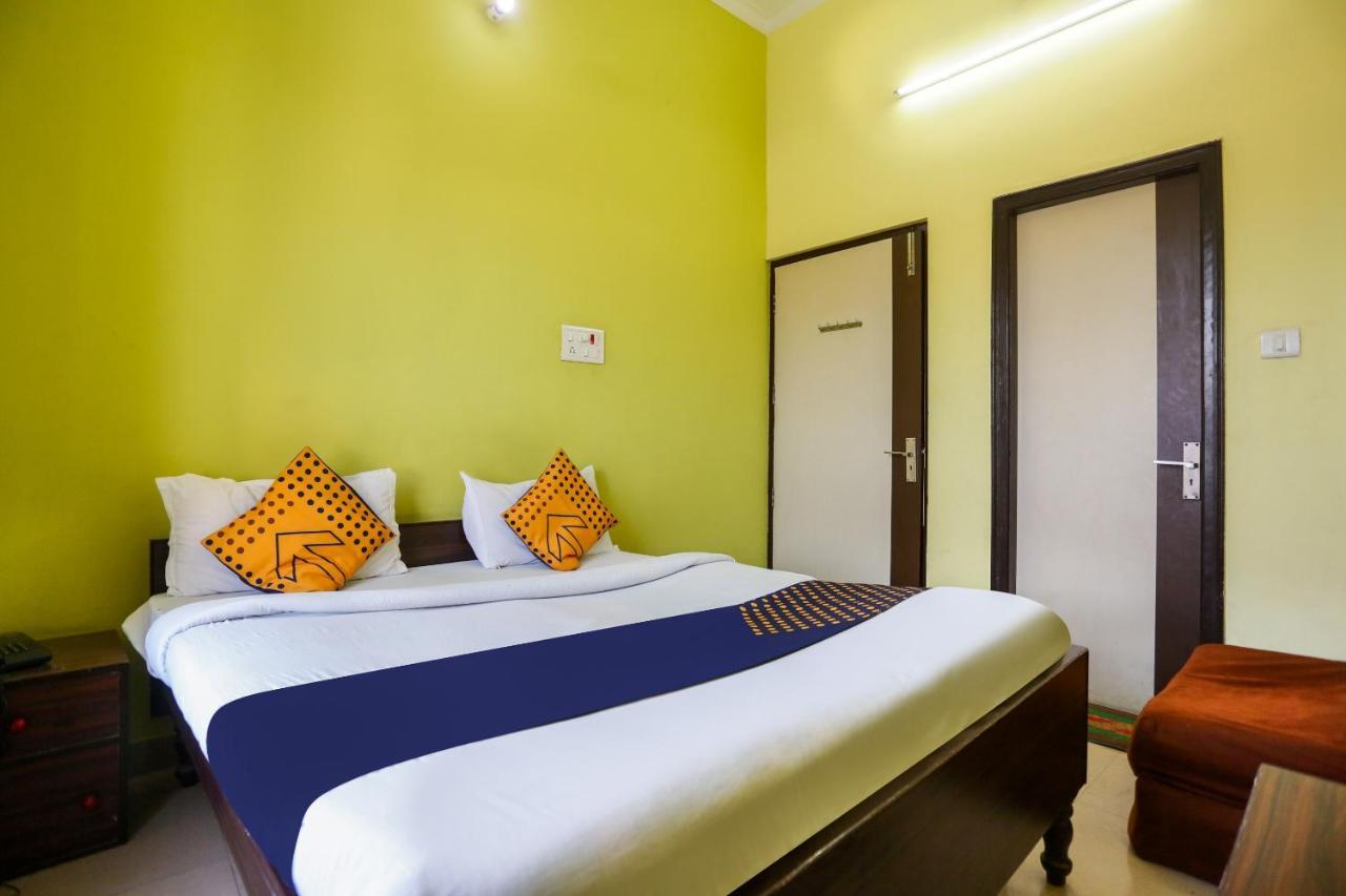 Spot On 72060 Hotel Kaushik Kakarmatha Ngoại thất bức ảnh