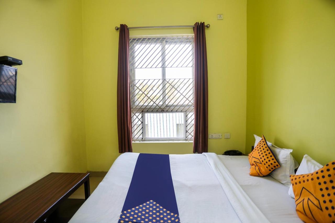 Spot On 72060 Hotel Kaushik Kakarmatha Ngoại thất bức ảnh