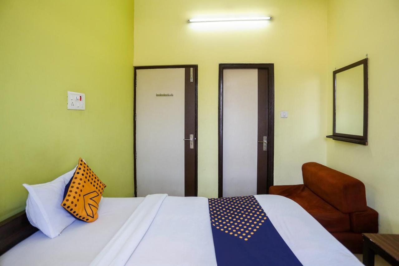 Spot On 72060 Hotel Kaushik Kakarmatha Ngoại thất bức ảnh